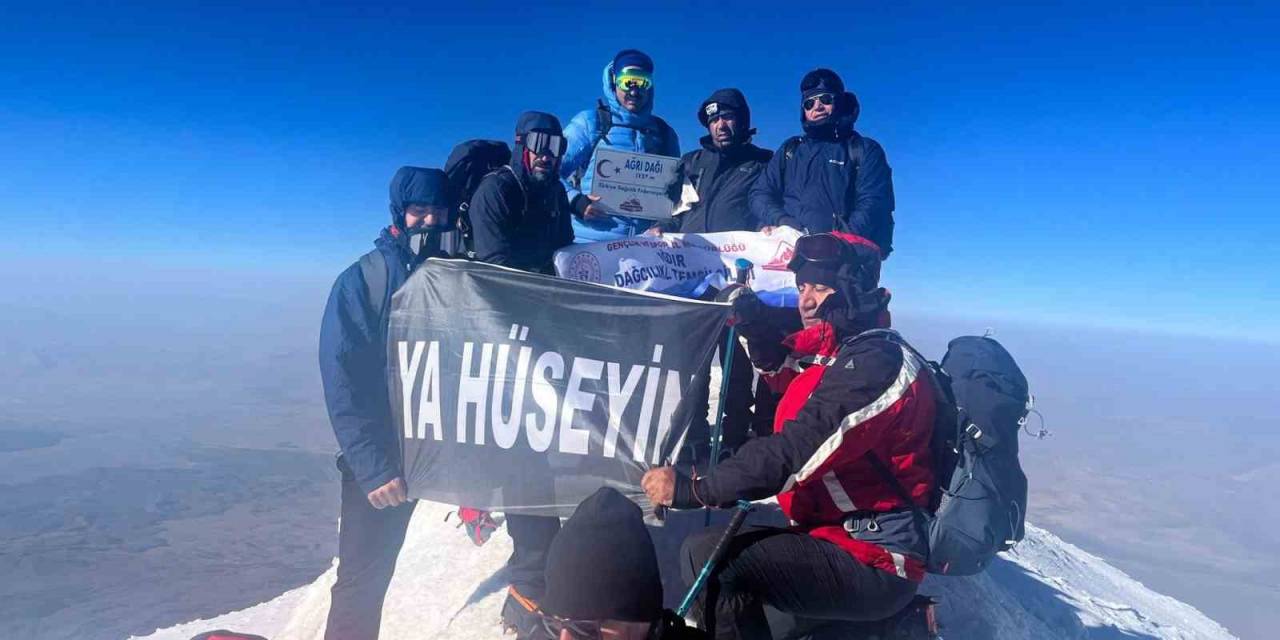 Iğdırlı Dağcılar Kerbela Şehitlerini Ağrı Dağı’nın Zirvesinde Andı