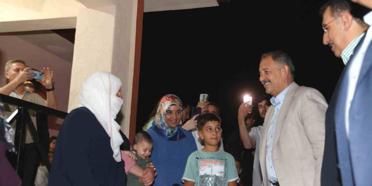 Bakan Özhaseki’den Deprem Bölgesinde Tamamlanan Köy Evlerine Ziyaret