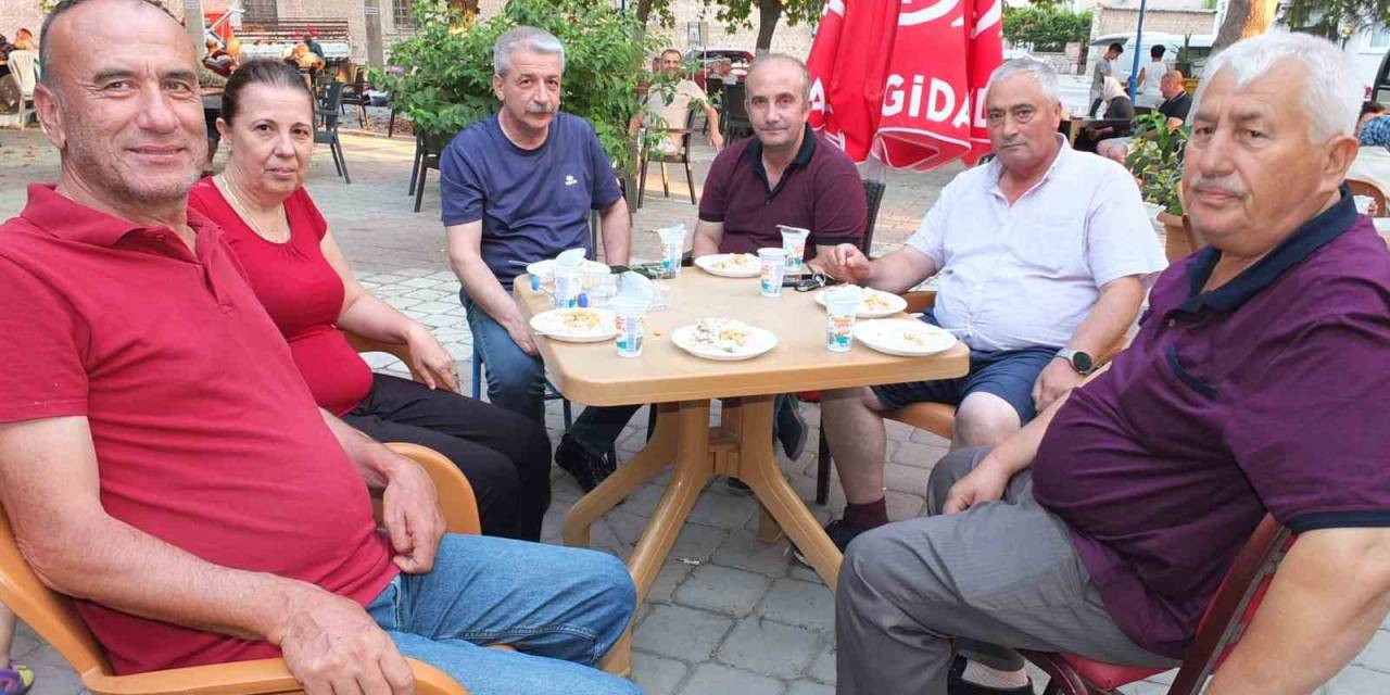 Bu Mahallede Hayır Yemekleri Büyük İlgi Çekiyor