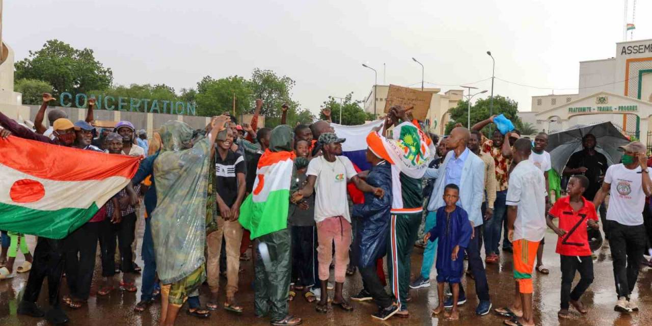 Fransa’dan Nijer’deki Büyükelçilik Protestosuna Kınama