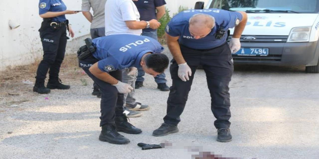 Sokak Ortasında Önce Kız Arkadaşını, Sonra Kendini Vurdu