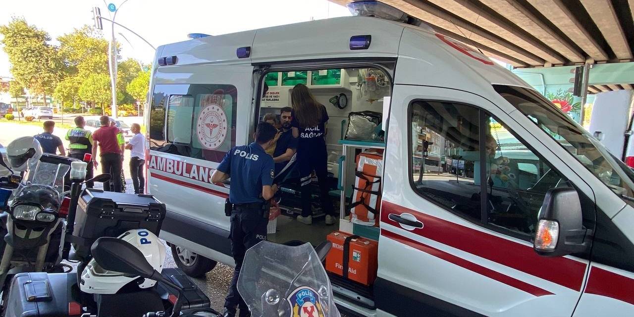 Kocaeli’de İki Otomobil Kavşakta Çarpıştı: 2 Yaralı