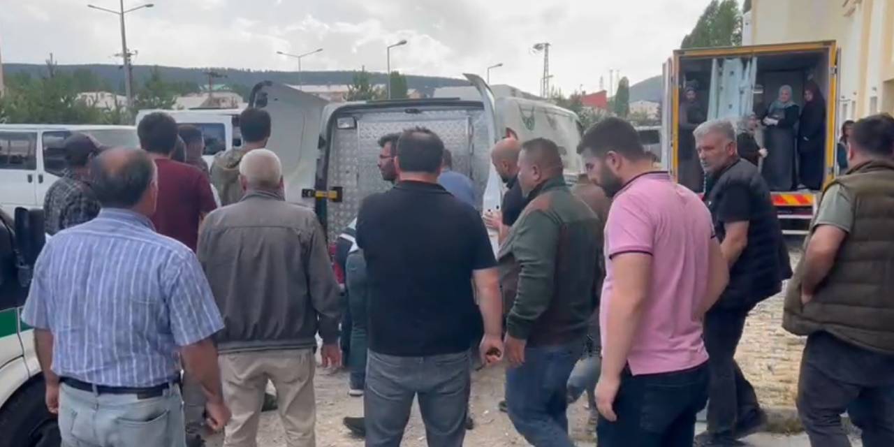 Kars’ta Otobüs Kazasında Hayatını Kaybedenlerin Cenazeleri Ailelerine Teslim Edildi