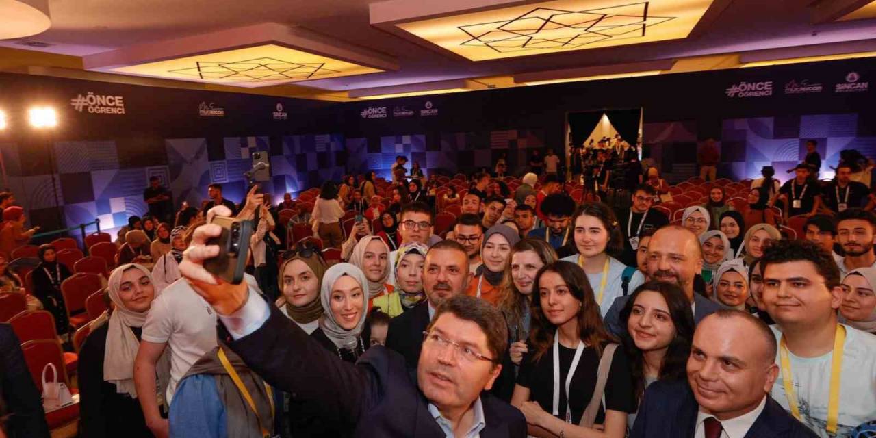 Adalet Bakanı Tunç, Ankara’da Öğrencilerle Buluştu