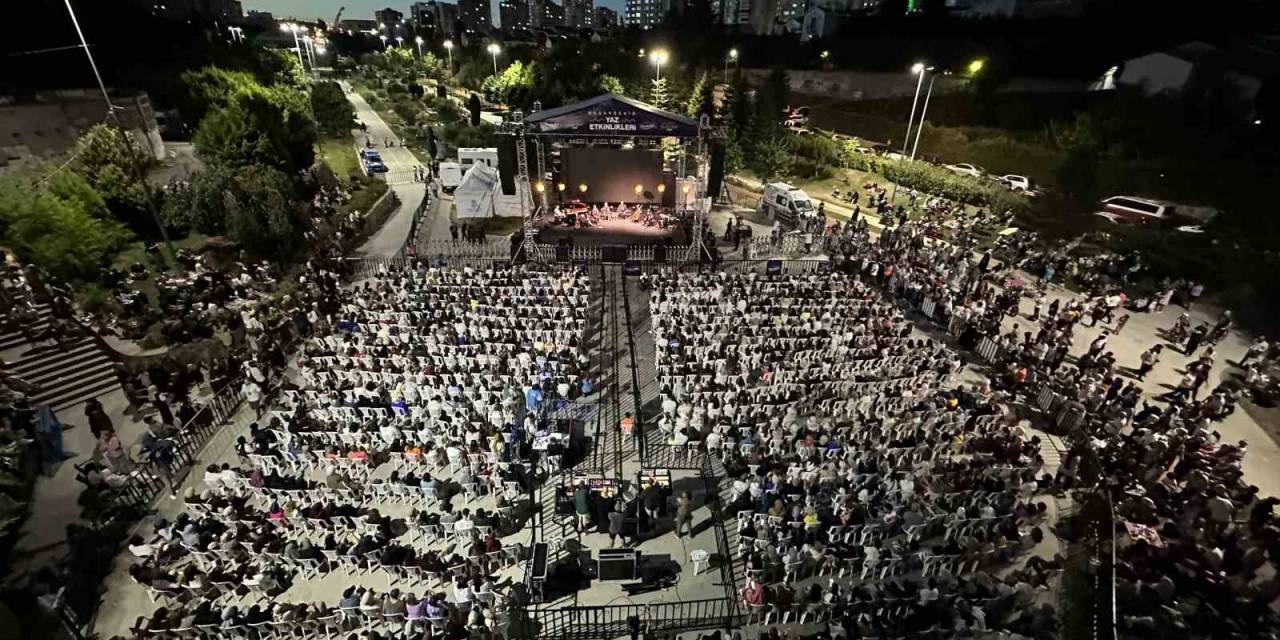 Grinko Piyanonun Tuşlarına Başakşehirliler İçin Bastı