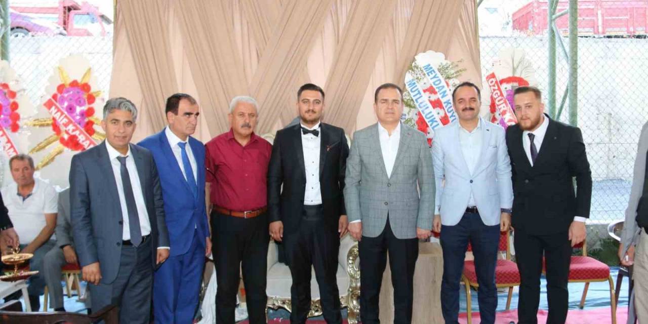 Vali Akbıyık, Karaman Ailesinin Düğün Törenine Katıldı