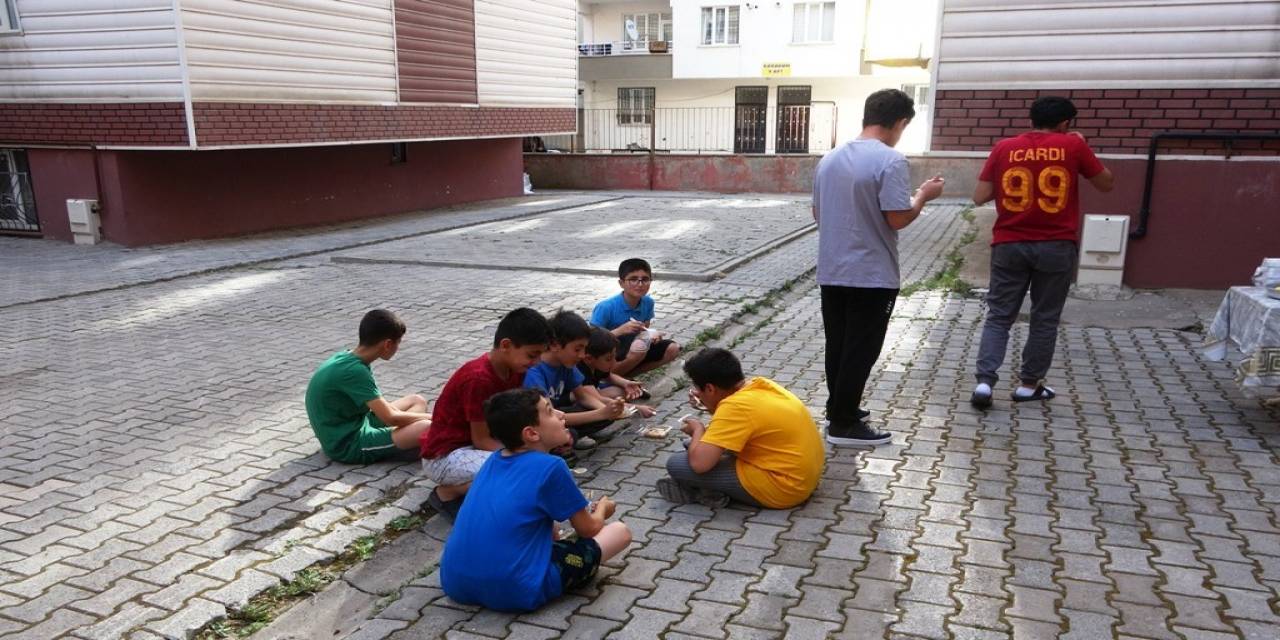 Her Yıl Zemzem Suyundan Yaptığı Aşureyi 250 Kişiye Dağıtıyor