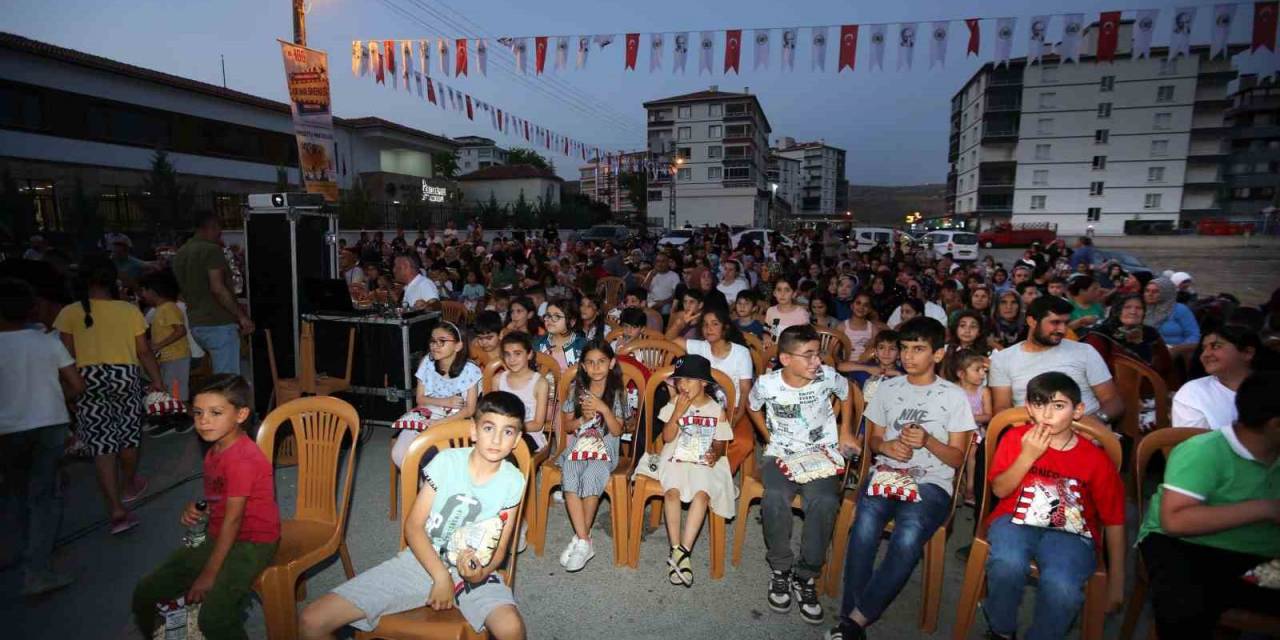 Yenimahalle Belediyesi Açık Hava Sinema Günlerini Devam Ettiriyor