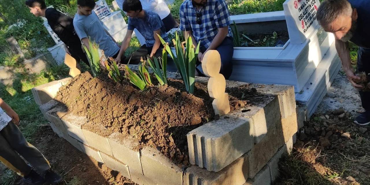 Denizden Cansız Bedeni Çıkan Genç Toprağa Verildi