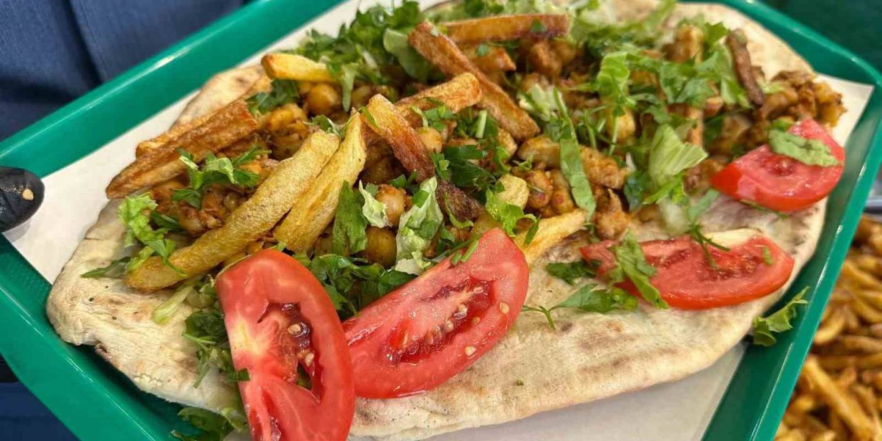 Gaziantep’in Enfes Sokak Lezzeti: Nohut Dürümü