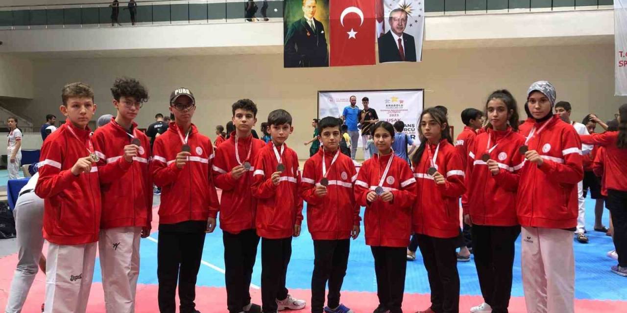 Anadolu Yıldızlar Ligi Taekwondo Grup Müsabakaları’nda Büyük Başarı Elde Ettiler