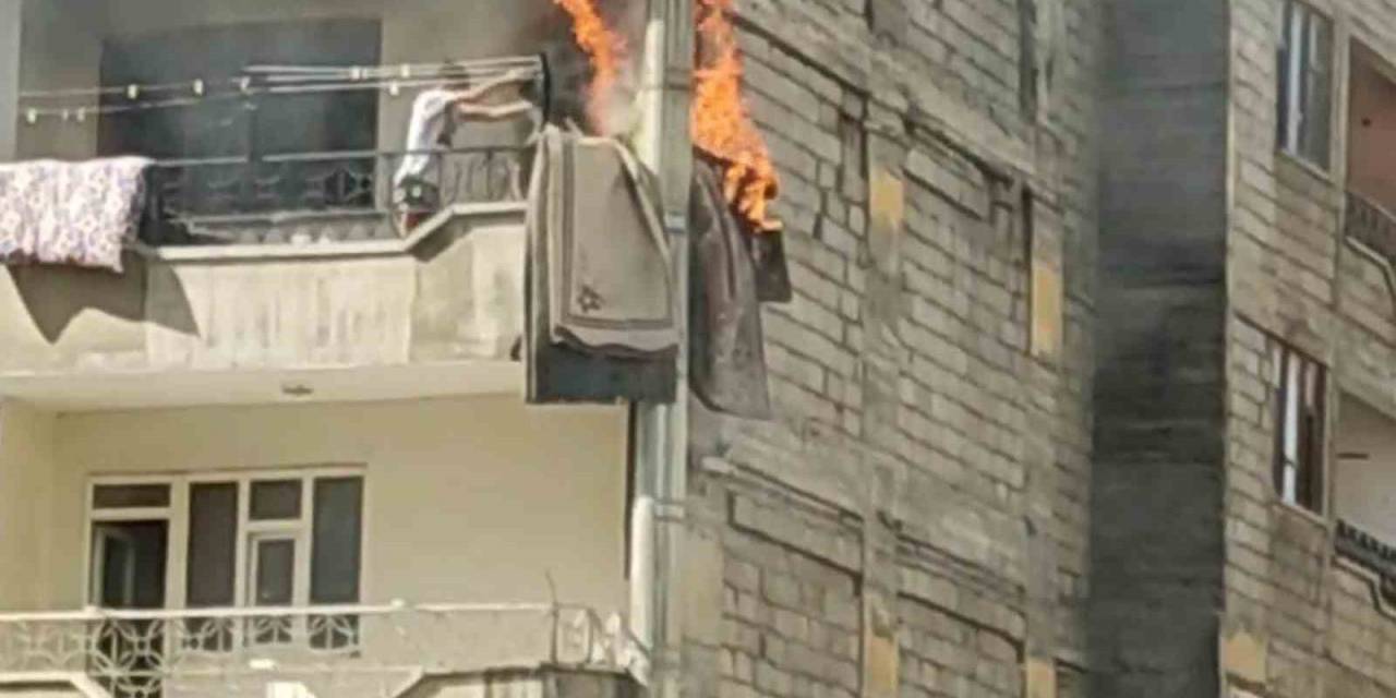 Balkondaki Halılar Alev Alev Yandı