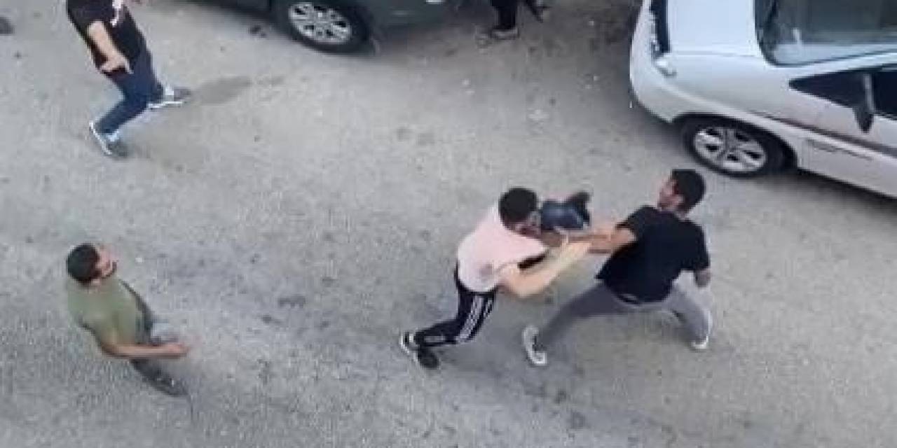 ’yan Baktın’ Meselesinde Sokak Ringe Döndü, Yumruklar Havada Uçuştu