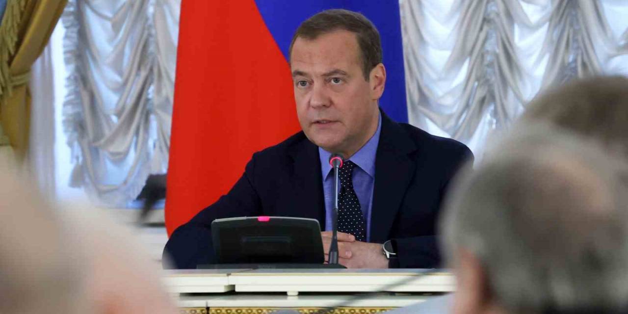 Medvedev: “ukrayna’nın Saldırısı Başarılı Olursa Nükleer Silah Kullanırız”