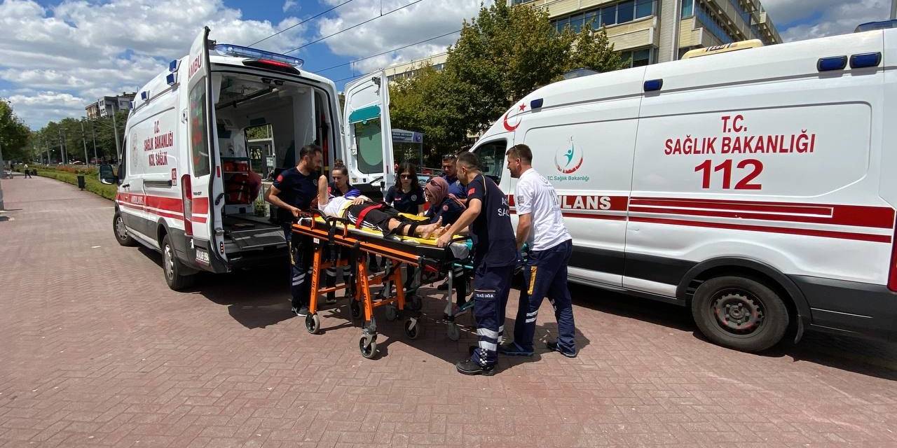 Motosiklet Ambulansa Çarptı