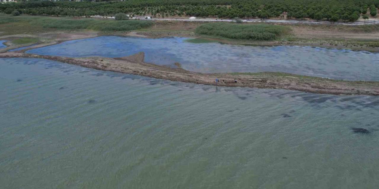 Büyükçekmece Gölü’nde Su Seviyesi Yüzde 18’e Geriledi: Göl Havadan Görüntülendi