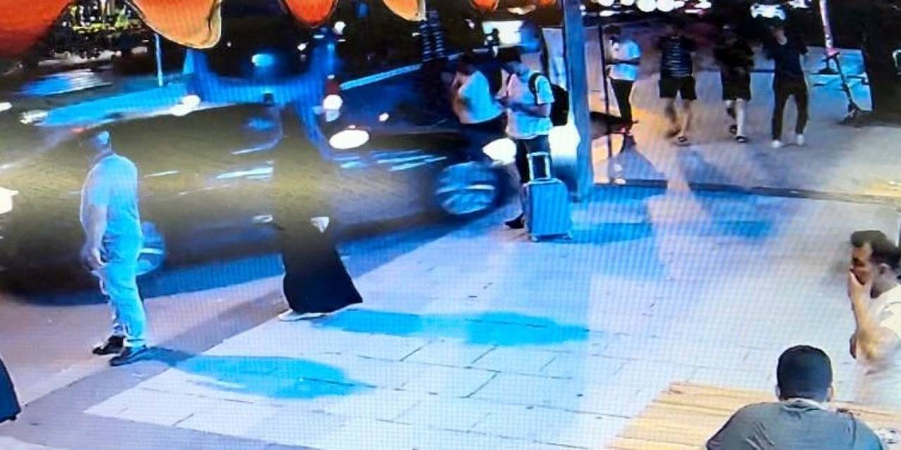 Otomobil Yolcu Dolu Durağa Daldı: Facianın Eşiğinden Dönüldü