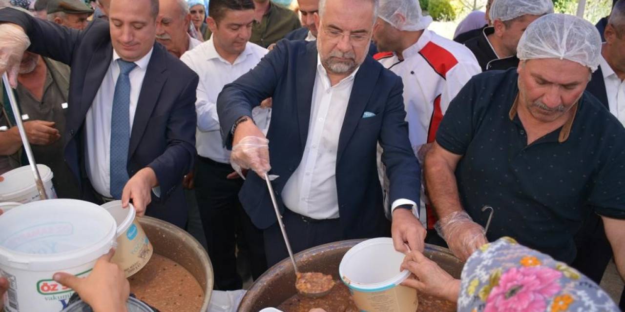 Zile Belediyesi’nde Aşure Dağıtımı Gerçekleştirildi