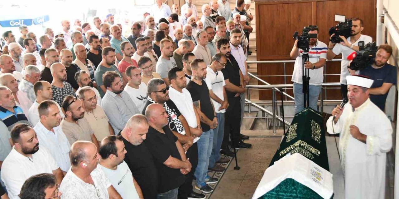 Gaziosmanpaşa’da Öldürülen Taksici Samet Kubiloğlu Son Yolculuğuna Uğurlandı