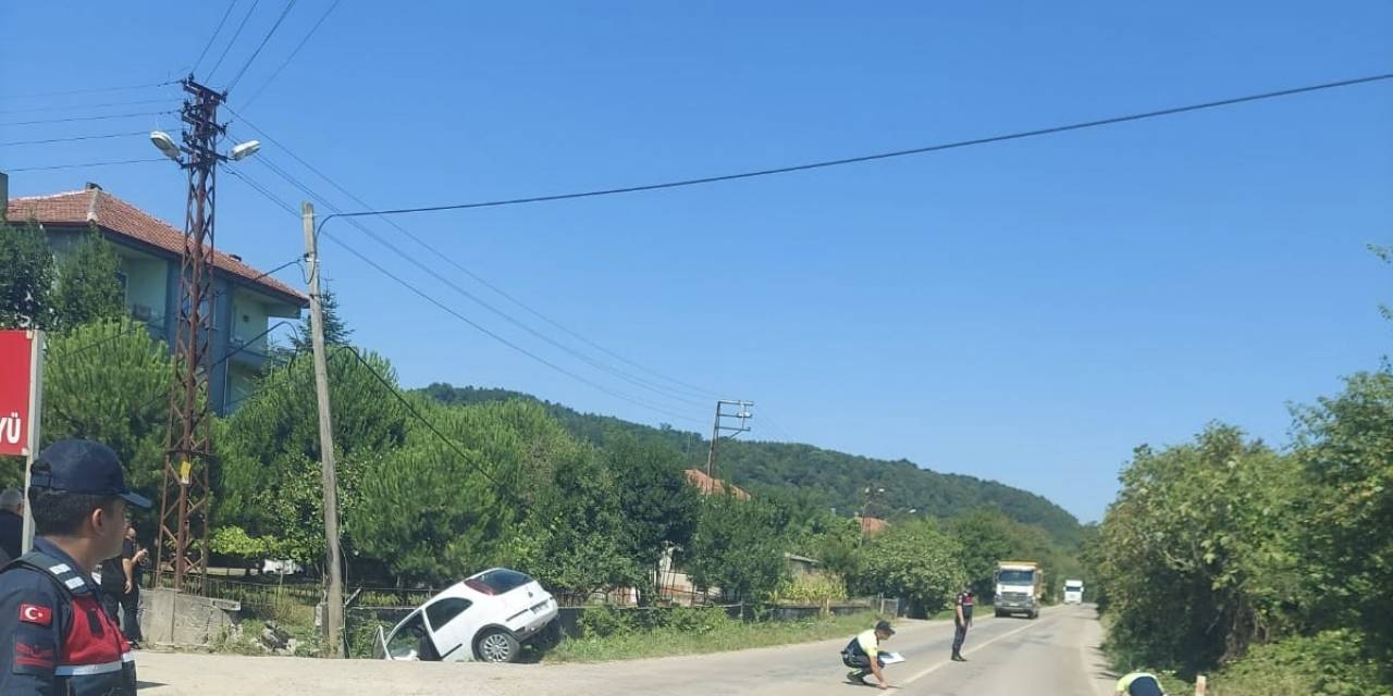 Direksiyon Hakimiyetini Kaybeden Sürücü Kanala Uçtu