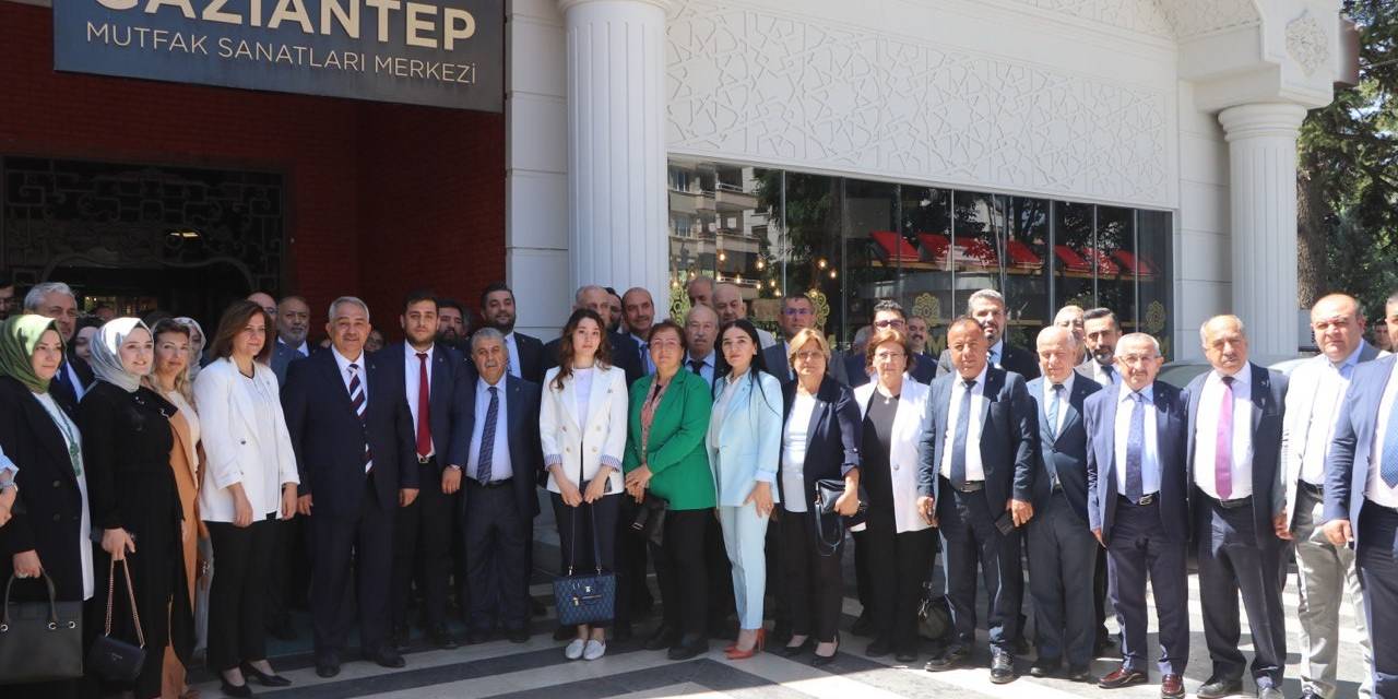 Gaziantep’te Ak Parti’nin Yeni Yönetimi Açıklandı