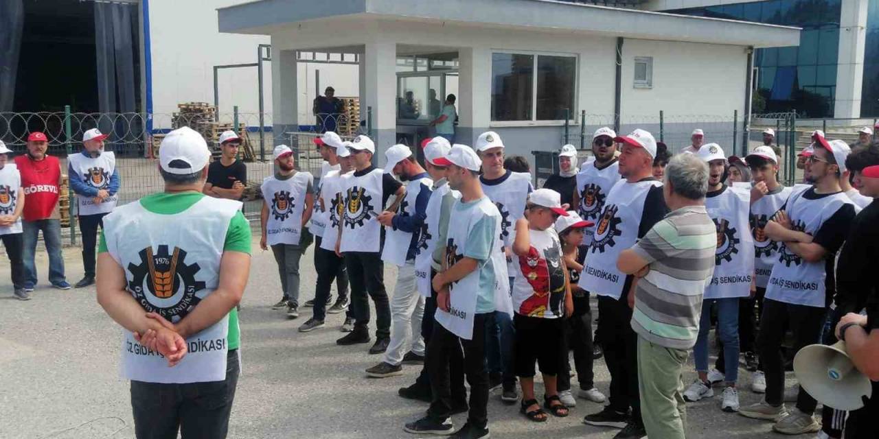 Su Fabrikasında İşten Çıkarılan İşçilerden Eylem