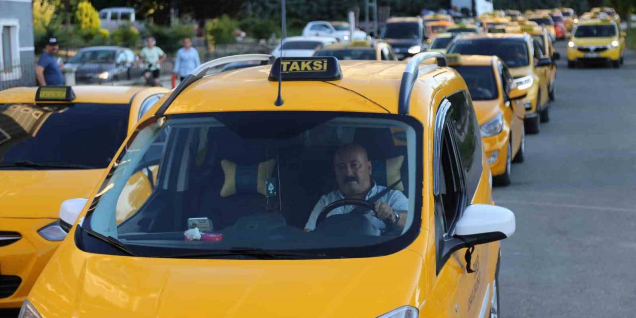 Öldürülen Taksi Şoförünün Meslektaşlarından Konvoylu Eylem