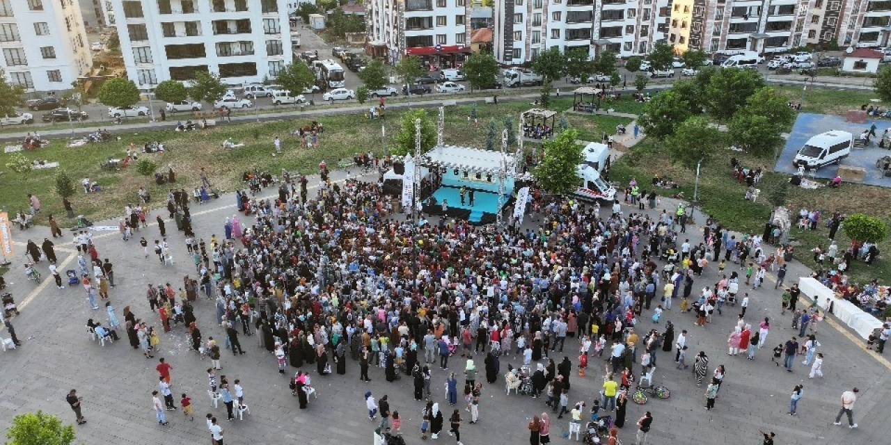 Bingöl’deki Çocuk Şenliği’nde Renkli Görüntüler Yaşandı