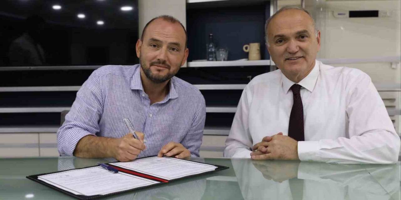 Minareler Hayırsever İş İnsanı Tarafından Yenilenecek