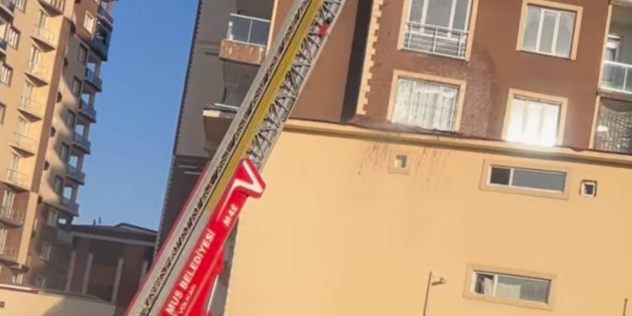 Muş’ta 13 Katlı Binanın 5’inci Katında Çıkan Yangın Korkuttu