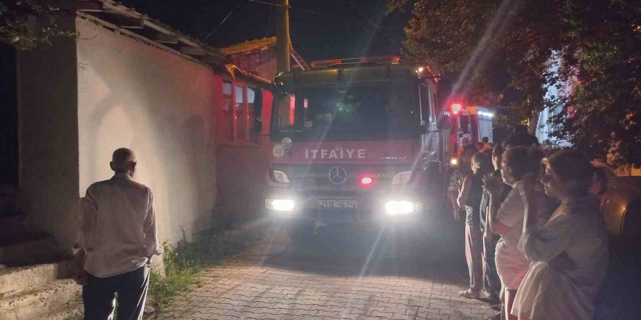 Yangın İhbarı Mahalleliyi Sokağa Döktü