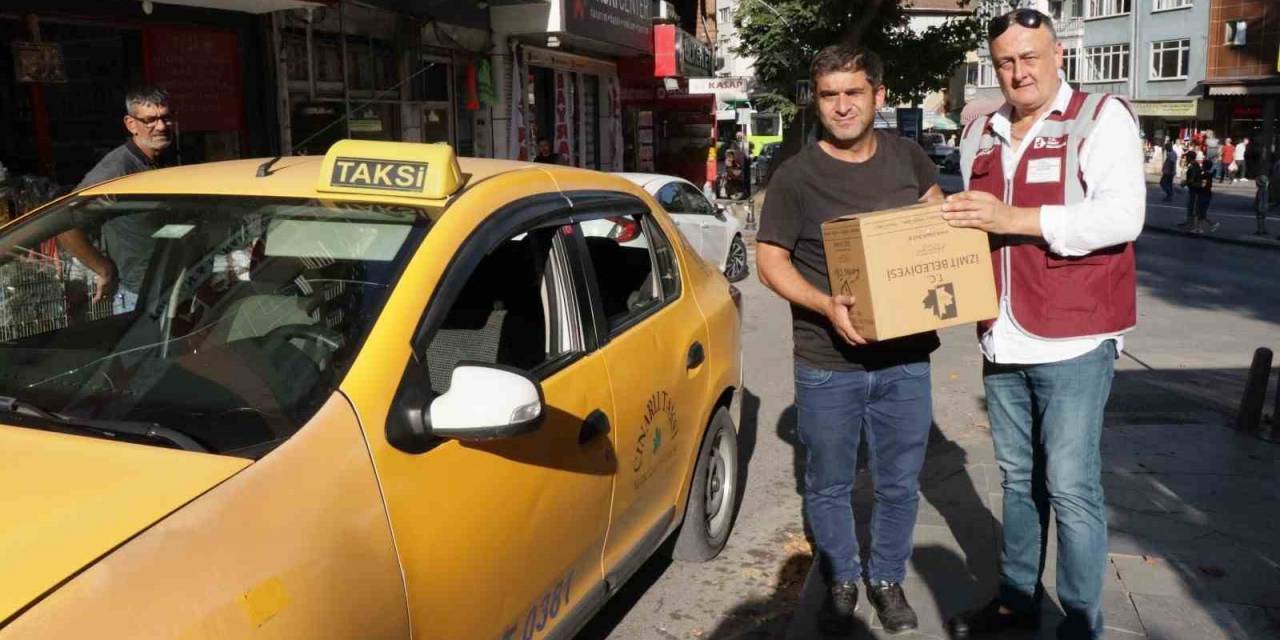 İzmit Belediyesi Kentin Dört Bir Yanında Aşure Dağıttı