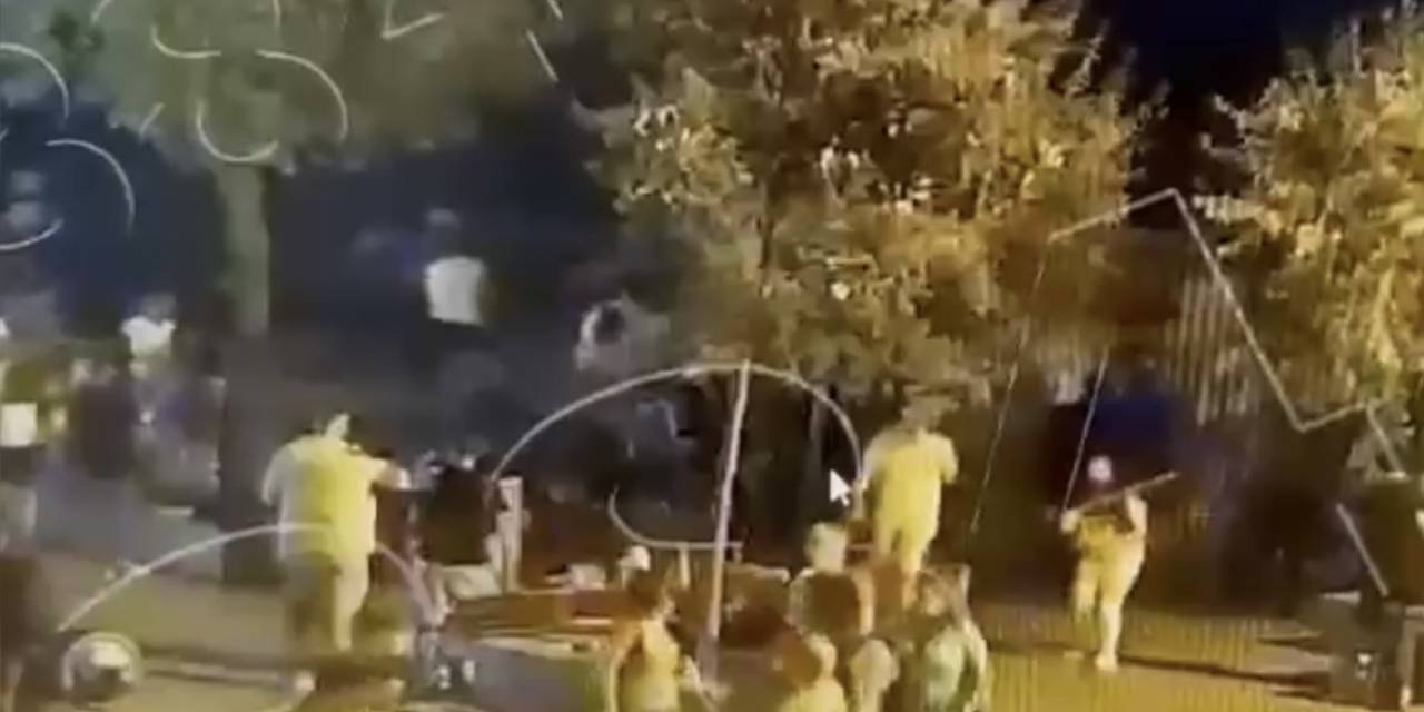 Beşiktaş’ta Yüksek Ses İhbarına Giden Polise Saldırı Kamerada: Polisin Burnunu Kırdılar