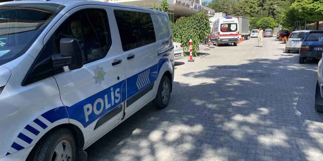 Elektrikli Bisiklet Devrildi: 1 Yaralı