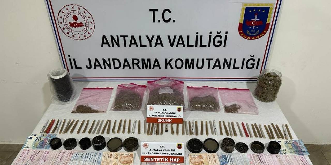 Jandarma Ekipleri Uyuşturucu Satıcısını Kıskıvrak Yakaladı