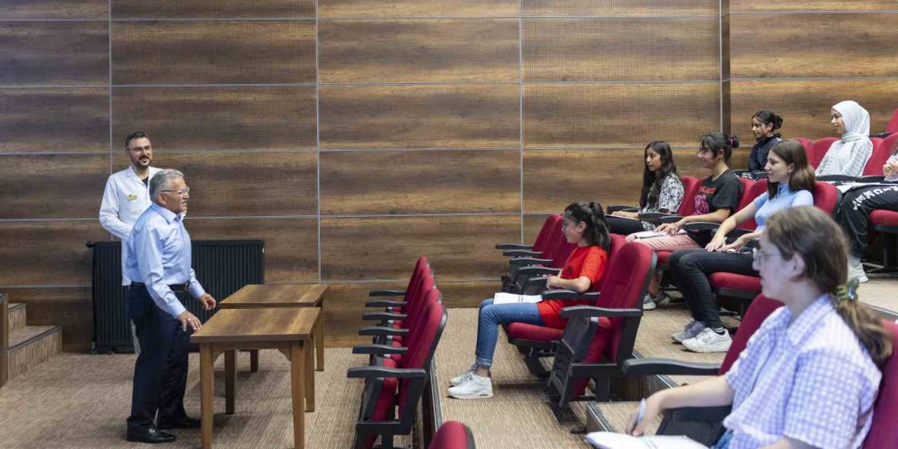 Büyükkılıç, Toki Genç Kaymek Tesisleri’nde Kursiyerlerle Buluştu