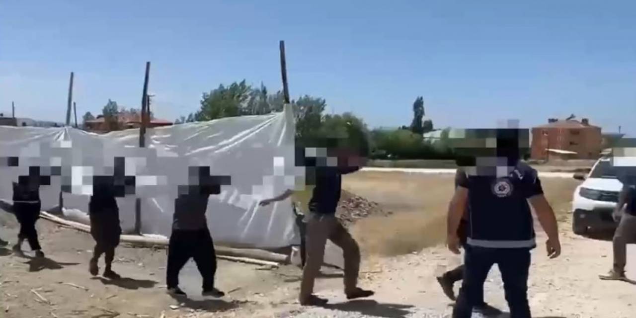 Van’da Göçmen Kaçakçılığı Operasyonunda 9 Tutuklama