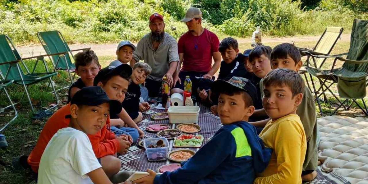 Gençleri Kötü Alışkanlıklardan Uzak Tutmak İçin Çalışıyorlar