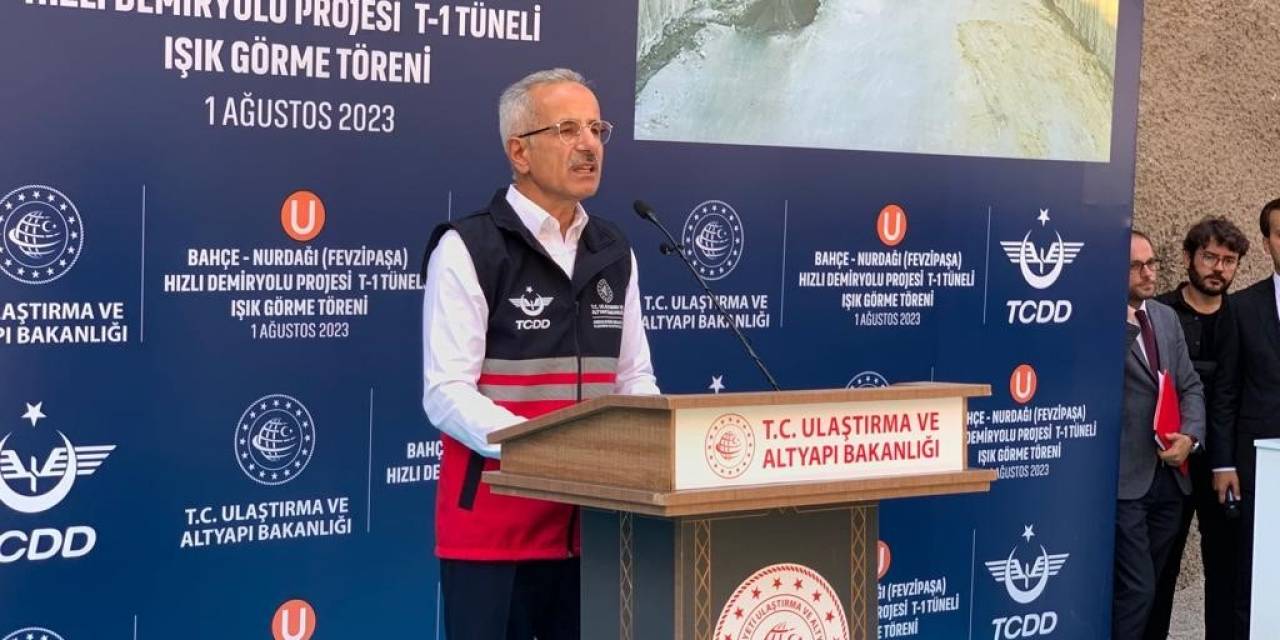 Bakan Uraloğlu, Bahçe - Nurdağı Demiryolu Tüneli Işık Görme Törenine Katıldı