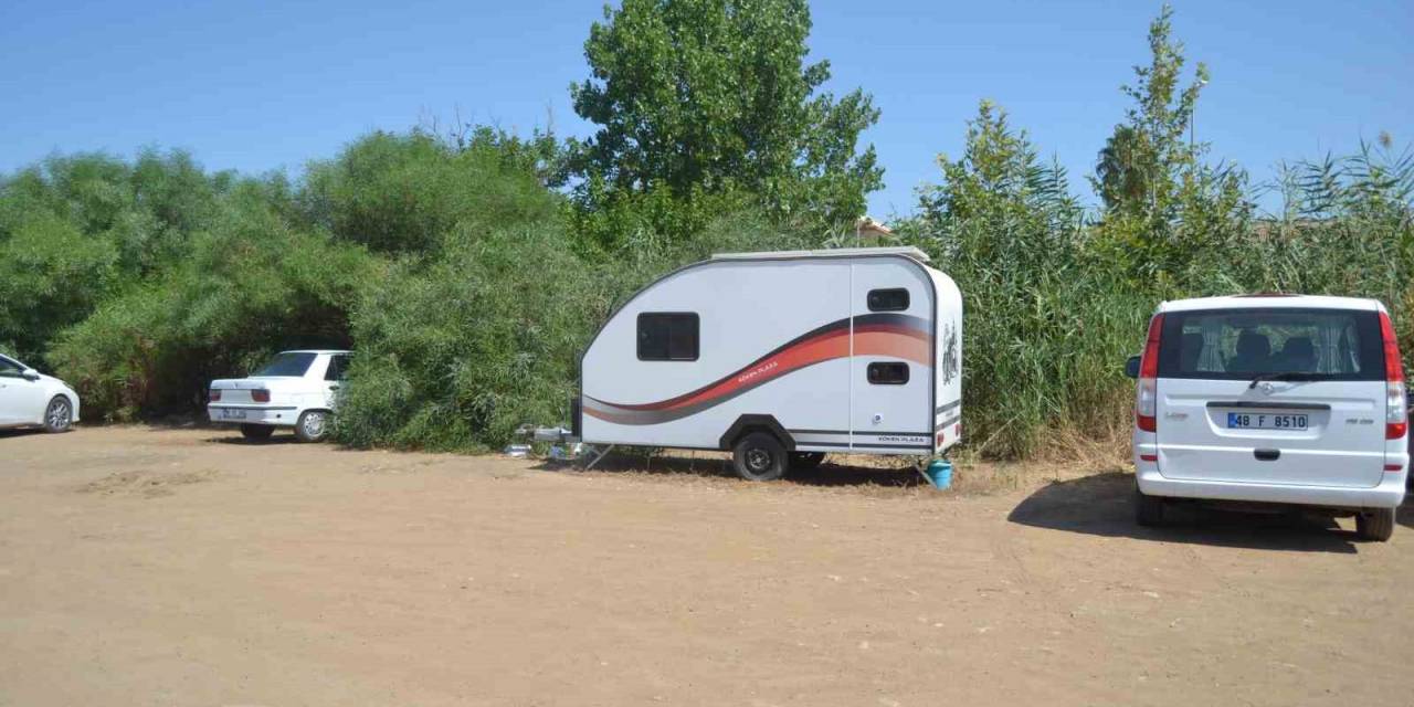 Fethiye’de Park Alanındaki Karavanlar Kaldırıldı