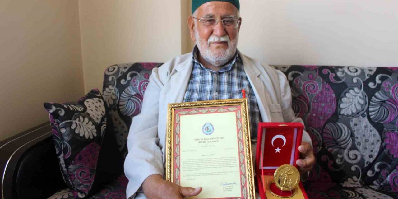 Evini Mehmetçik Vakfı’na Bağışladı