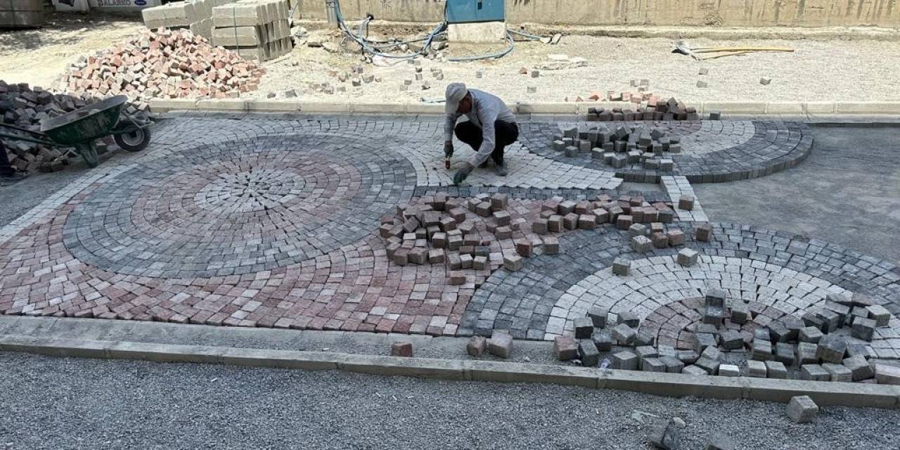 Hakkari’de Cadde Ve Sokaklar Yenileniyor