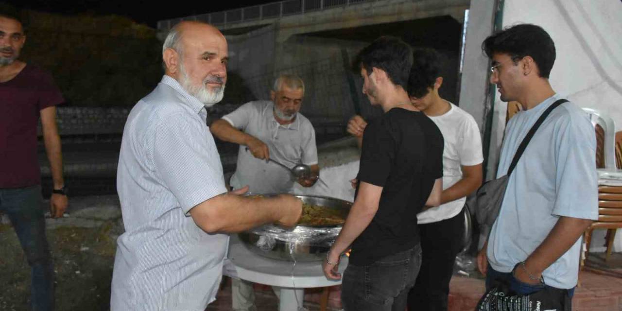 Halı Saha Turnuvasında Aşure İkramı