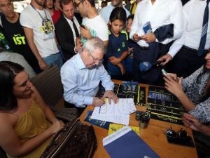 Fenerbahçe’de Başkan Ve Futbolcular Taraftarlarla Buluştu