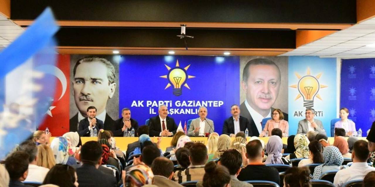 Bakan Uraloğlu, Ak Parti Gaziantep Teşkilatı İle Kucaklaştı