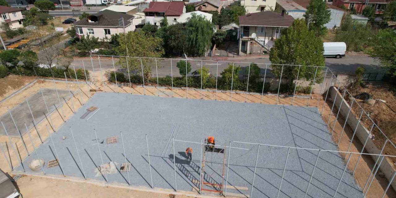 Yeni Halı Sahaların İnşaatı Devam Ediyor