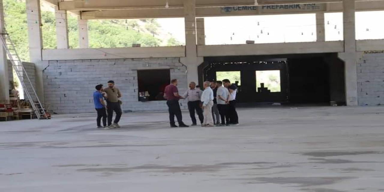 Çukurca Belediyesi Düğün Salonunda Çalışmalar Devam Ediyor