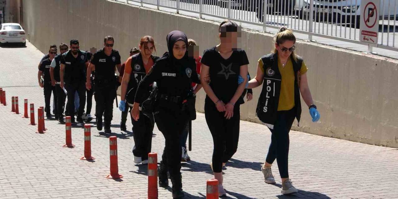 Valiz İçerisinde Binlerce Uyuşturucu Hap Ele Geçirildi