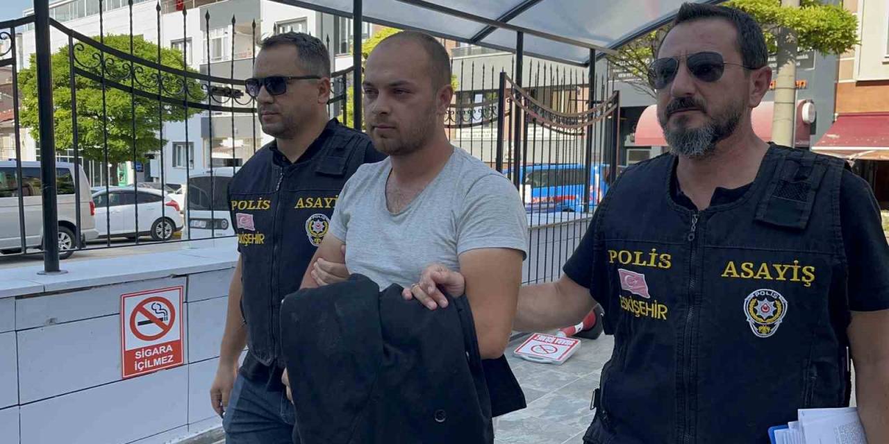 Alkollü Grubun İçinde Çıkan Bıçaklı Kavgada 18 Yaşındaki Genç Hayatını Kaybetti