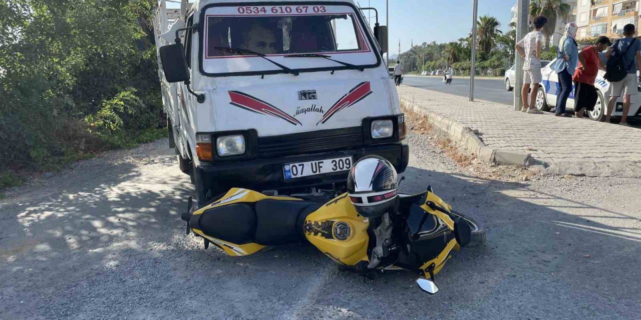 Gazipaşa’da Kamyonetle Motosiklet Çarpıştı: 1 Yaralı